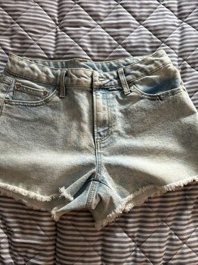 No Boundaries Light Wash Frayed Hem Denim Shorts